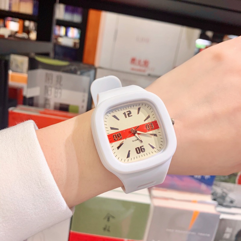 女性用スクエアシリコン電子時計,スポーツ,女性用 - Outdoor Sport Watch のレビューと価格
